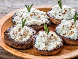 Пълнени гъби печурки с крема сирене, пармезан и чесън - снимка на рецептата